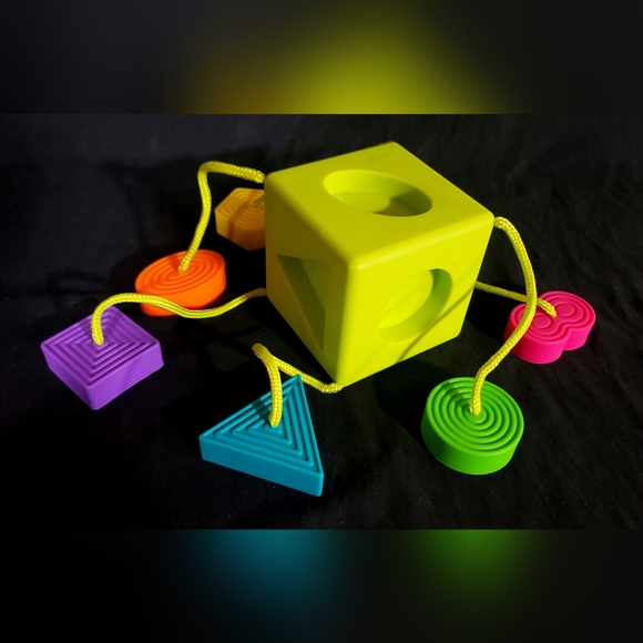 Fat Brain Wimzle & Oombee Cube - Picture 2 of 3